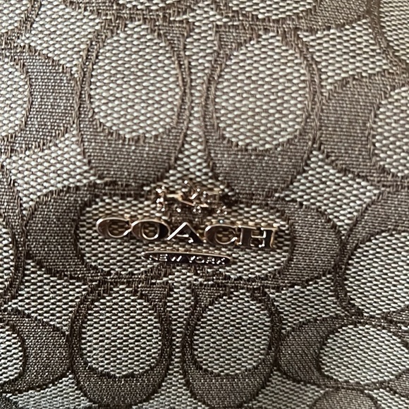 Coach - Picture 4 of 7